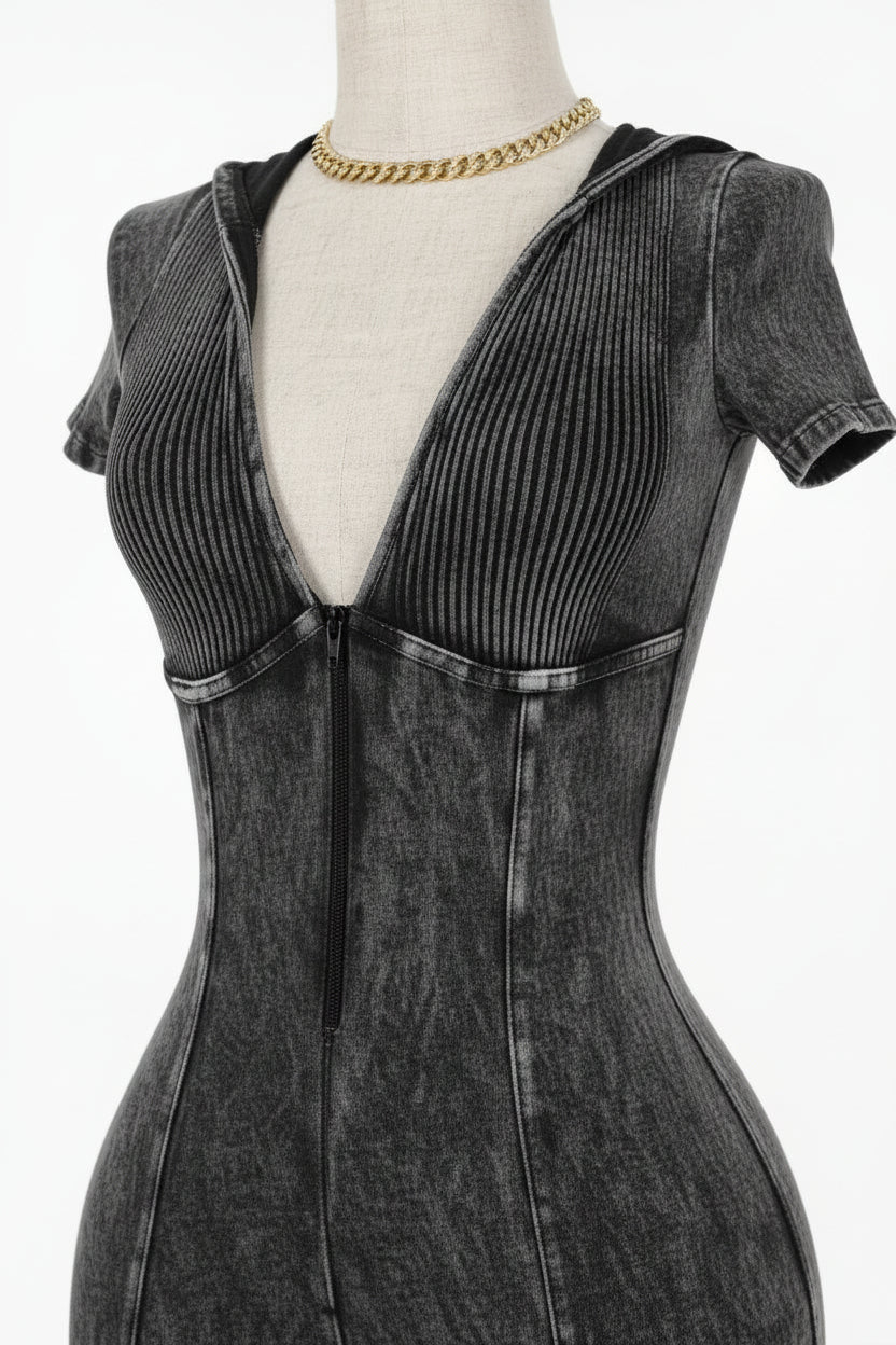 Mannequin wearing a gray textured outfit SOPHIHAUS