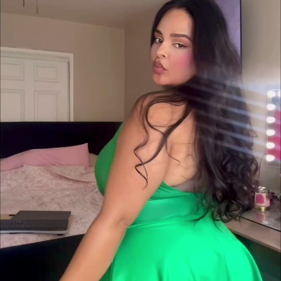 Latina Luxury Tennis Skirt & Halter Top Set – Green
Women’s Green Tennis Skirt & Halter Top Set – Luxury Activewear for Curvy Figures | Sophi Haus